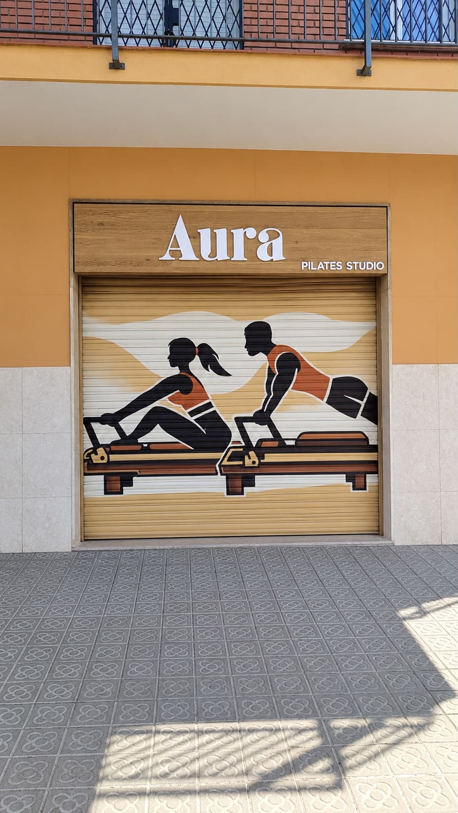 Fachada de Aura Pilates Studio en C/ General Mendoza 10, Barcelona
